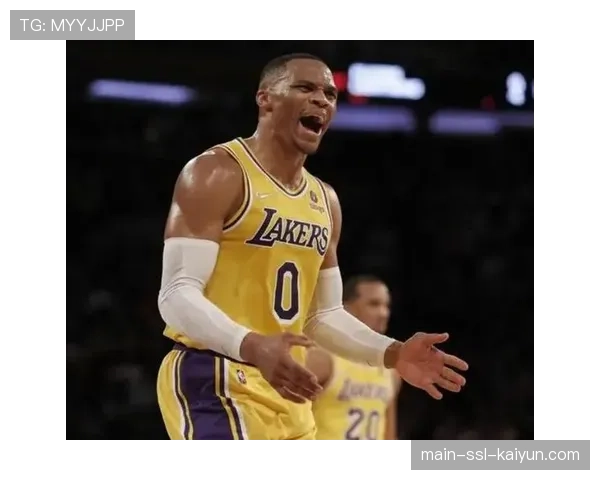 爵士雪藏主力明牌摆烂,锁定前三选秀签位追求彼得森或迪班萨 爵士雪藏主力明牌摆烂,锁定前三选秀签位追求彼得森或迪班萨